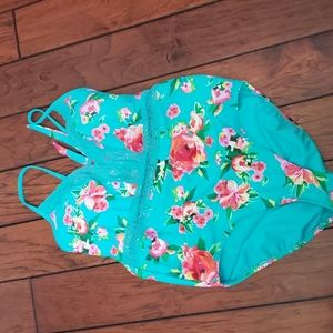 Cute one piece, no tags, sz XL but not marked....
